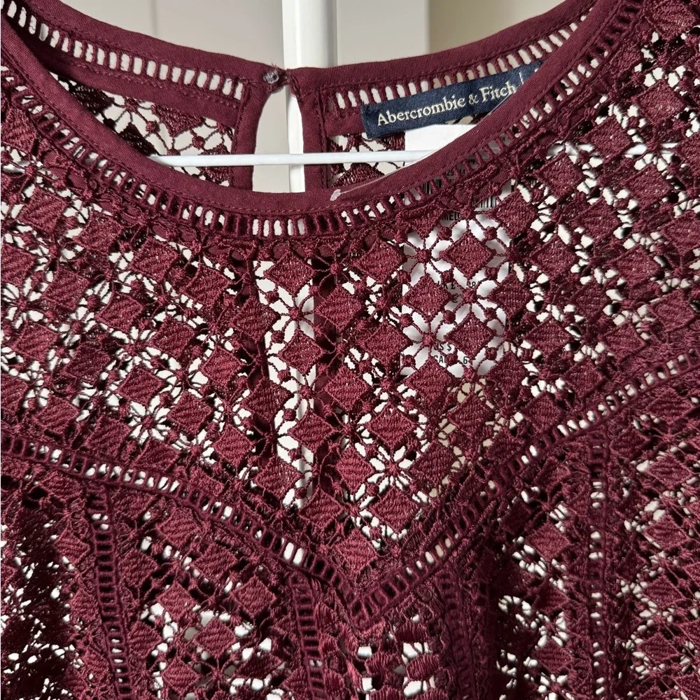 Abercrombie & Fitch Crochet Short Sleeve Blouse in Size Medium New With Tags - Picture 4 of 9